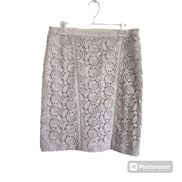 ANN TAYLOR CREAM LACE FLORAL OVERLAY PENCIL SKIRT SIZE 6 - Picture 1 of 6